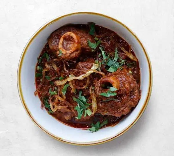 Homestyle lamb curry on the bone